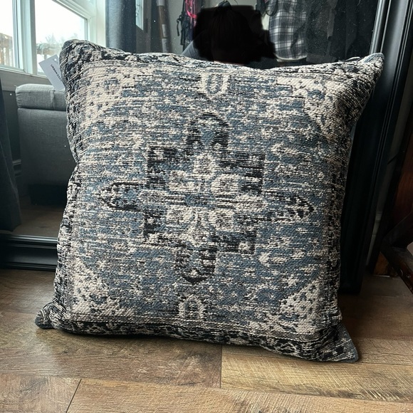 Urban Barn Raleigh Throw Pillow/Cushion - Picture 2 of 3